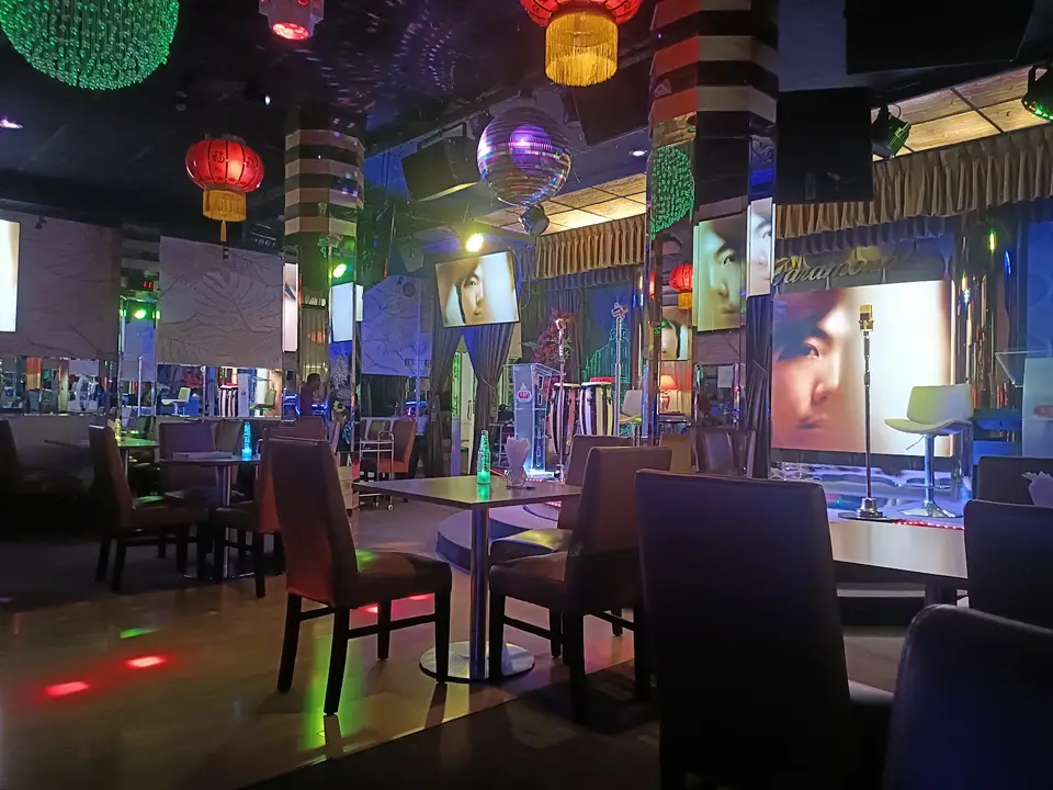 Paramount Karaoke