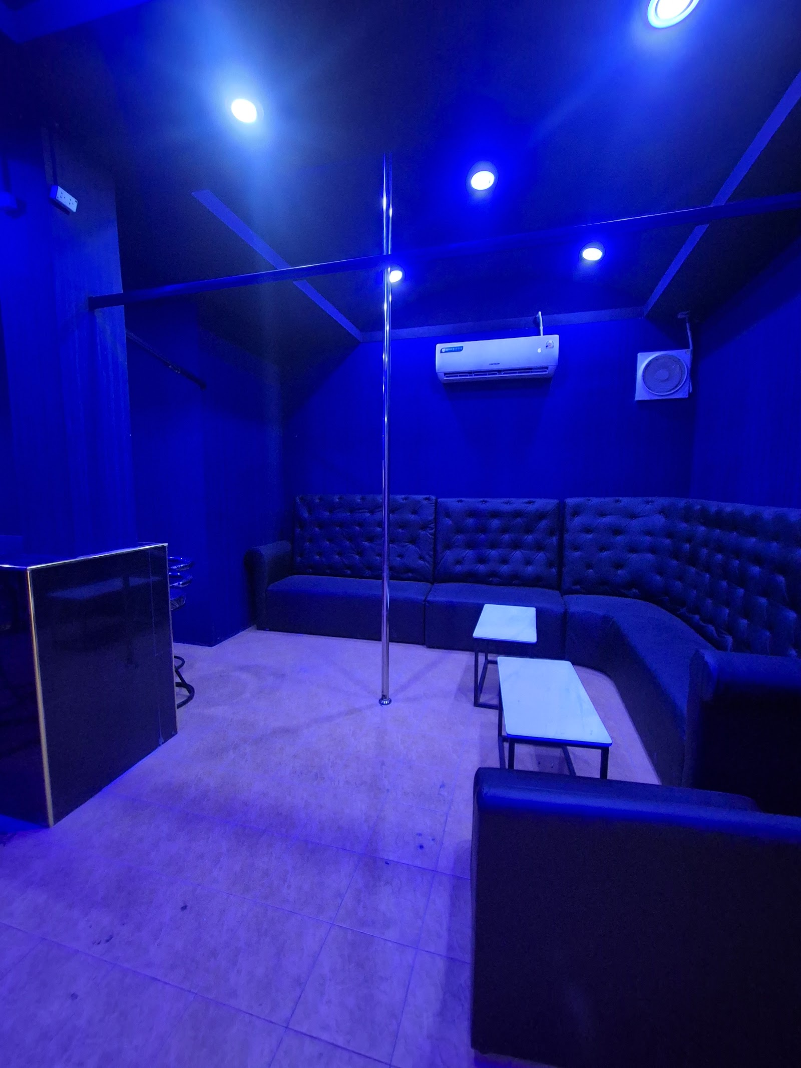 Fantasy gentleman's club