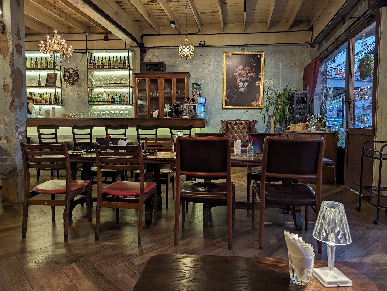 Lao Khan (Tiger Vibe) Wine Bar & Eatery photo 2