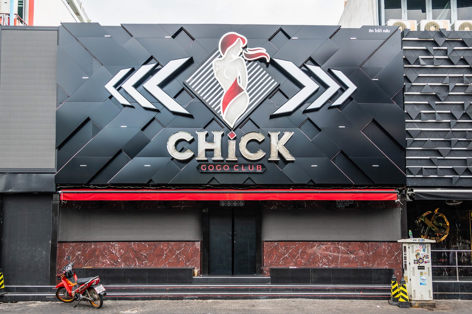 Chick Gogo Club