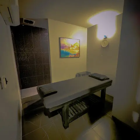 9-TEEN MASSAGE SILOM 6