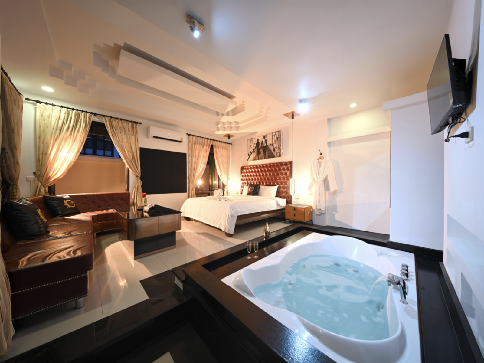 Climax Pattaya Spa Entertainment photo 4
