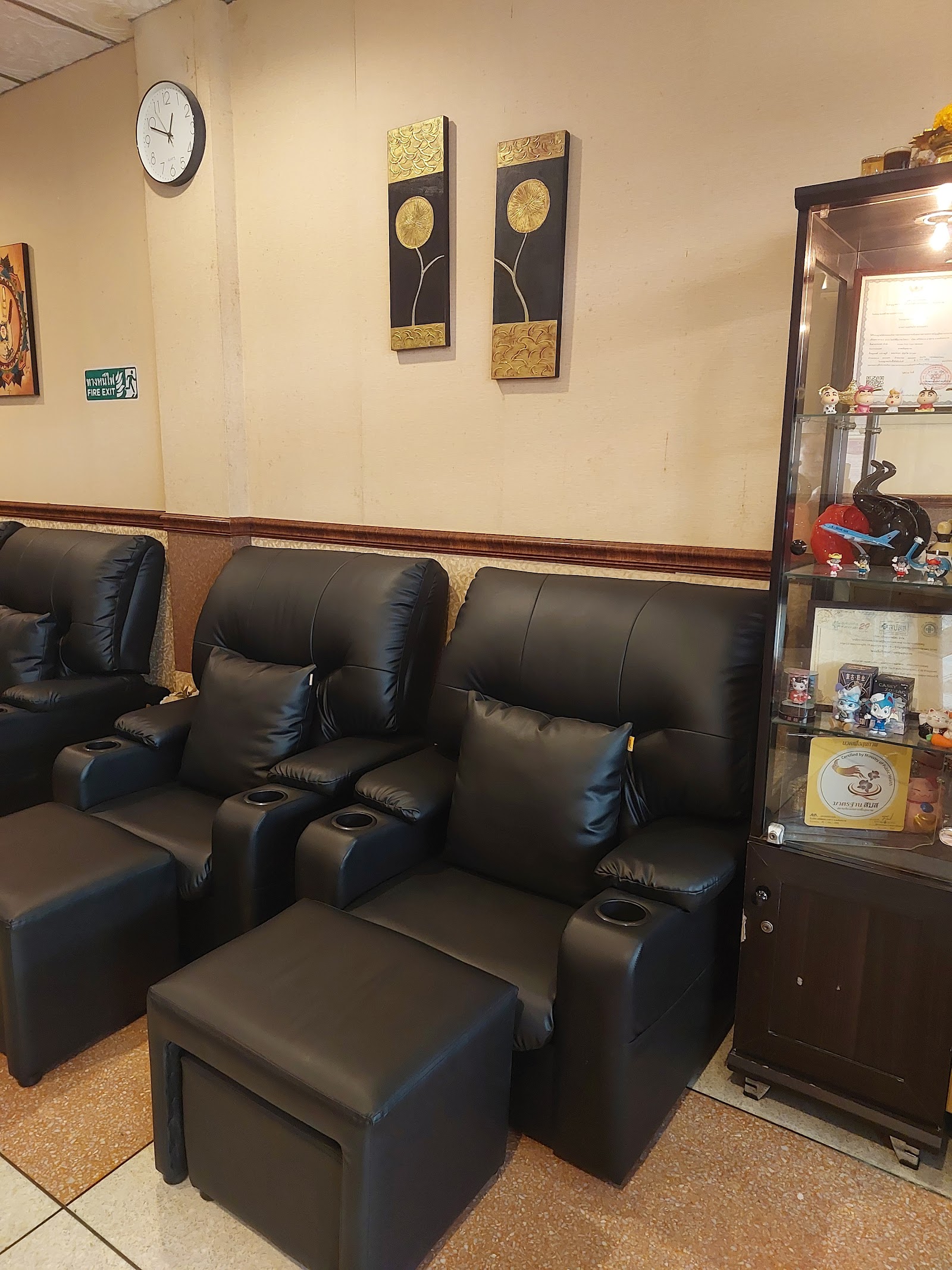 ASOKE FIRST CLASS MASSAGE OUTCALL SERVICE photo 5