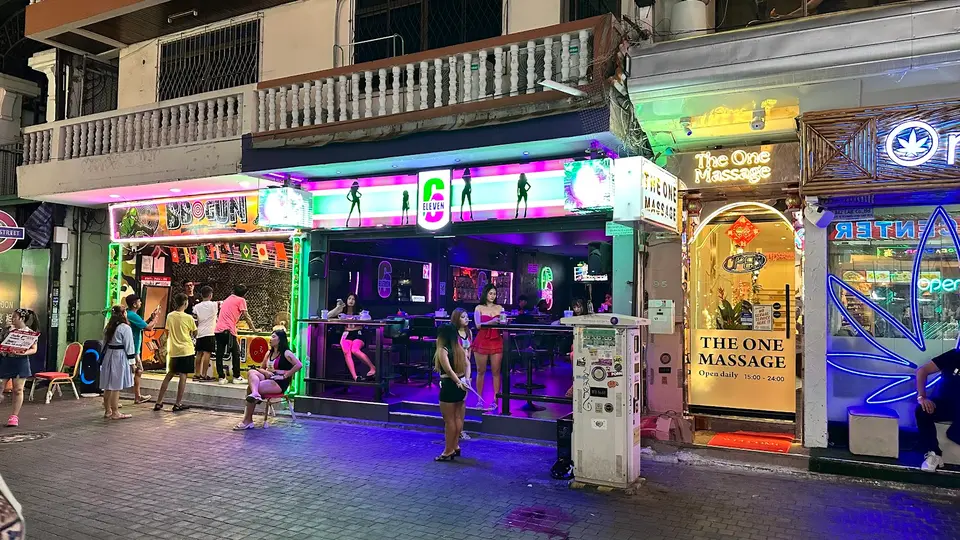 Walking street ๐๐๐๐๐๐ ๐๐๐๐๐