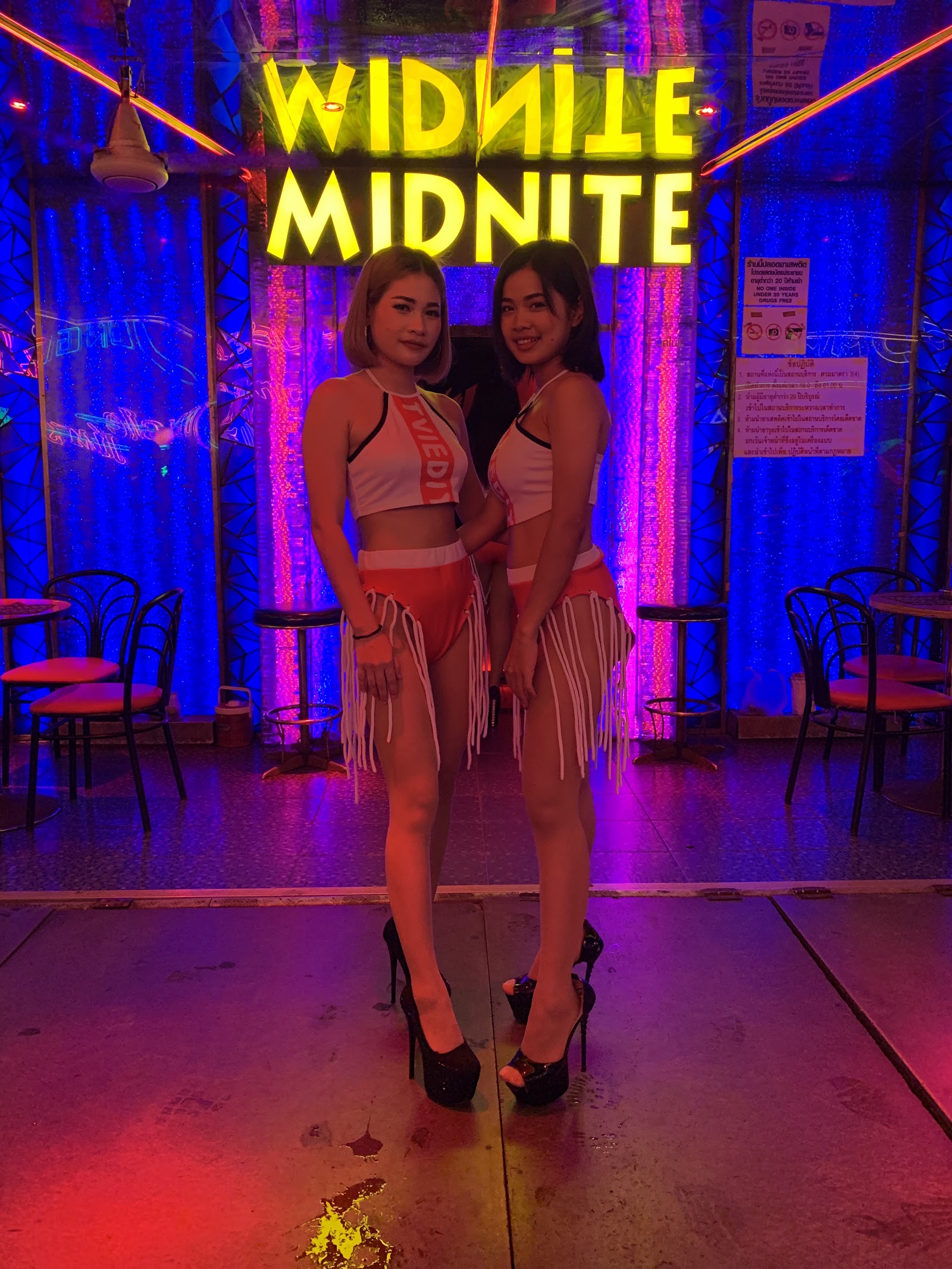 Midnite Bar Soi Cowboy photo 4