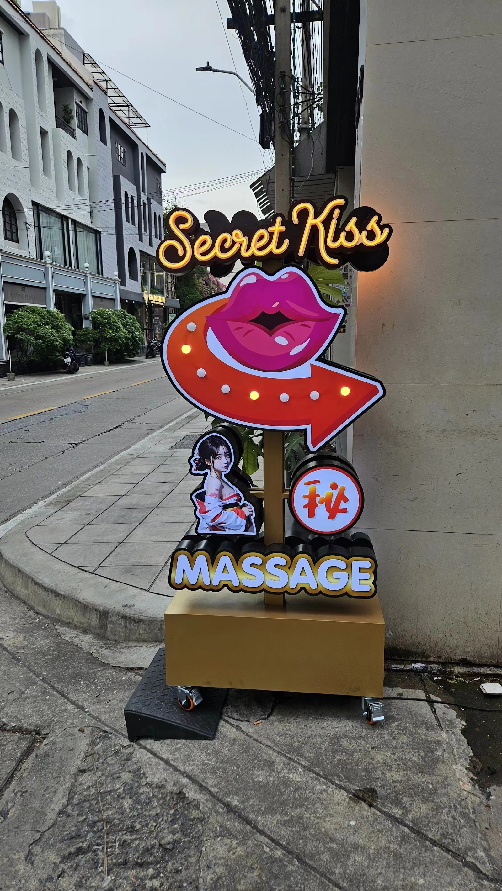 Secret Kiss photo 10