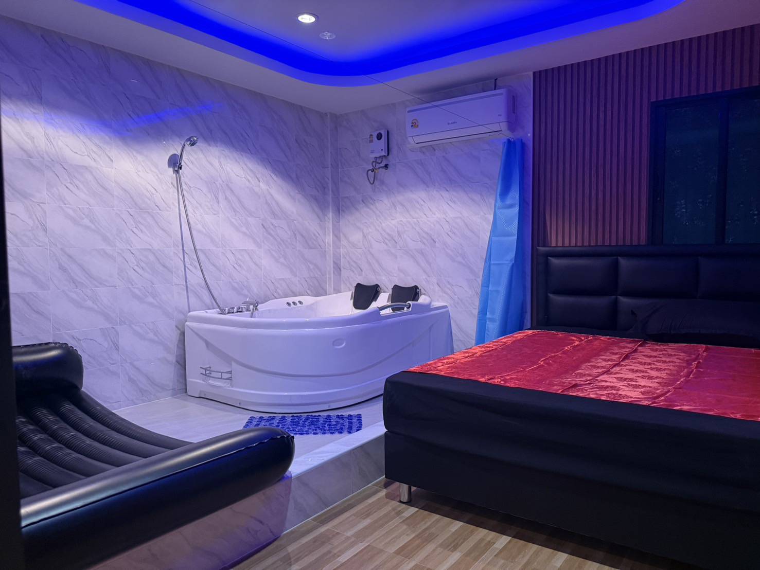 Snow White Massage photo 5