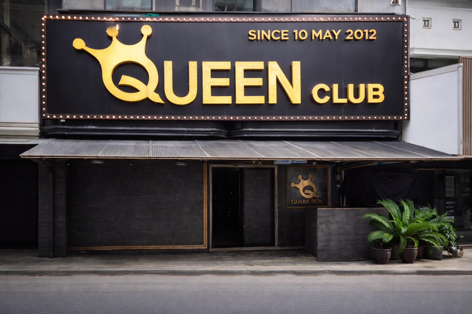 QUEEN CLUB