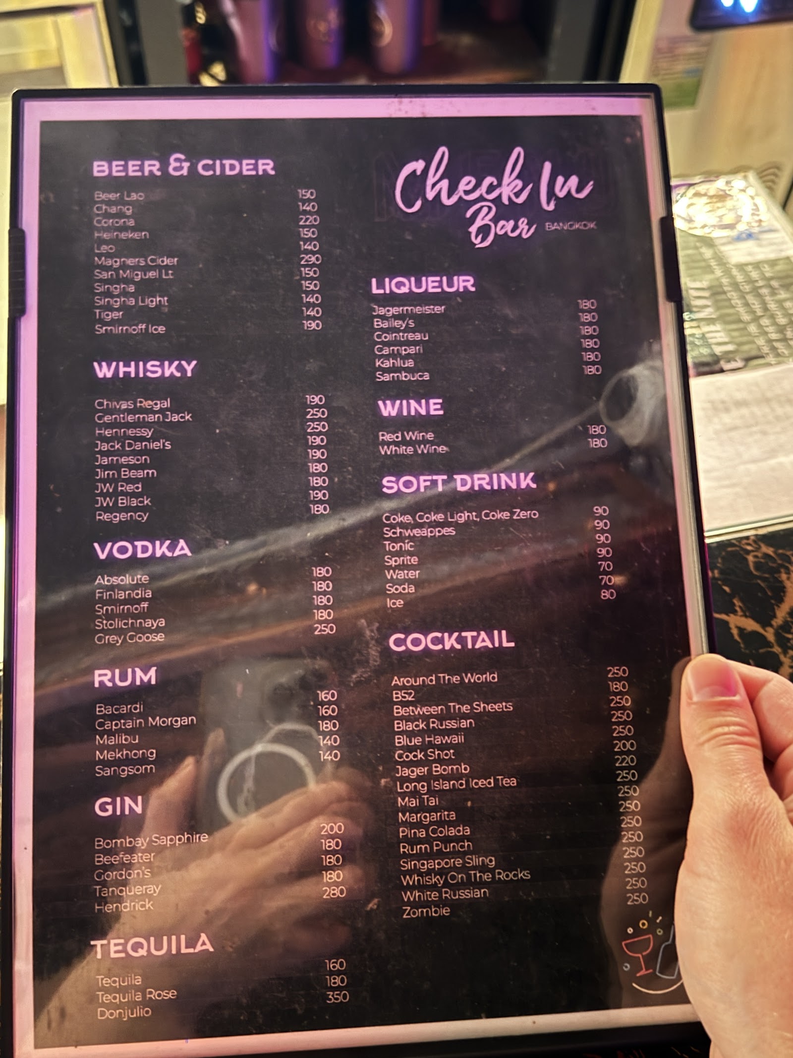 Check In Bar, Sukhumvit soi 10 photo 3