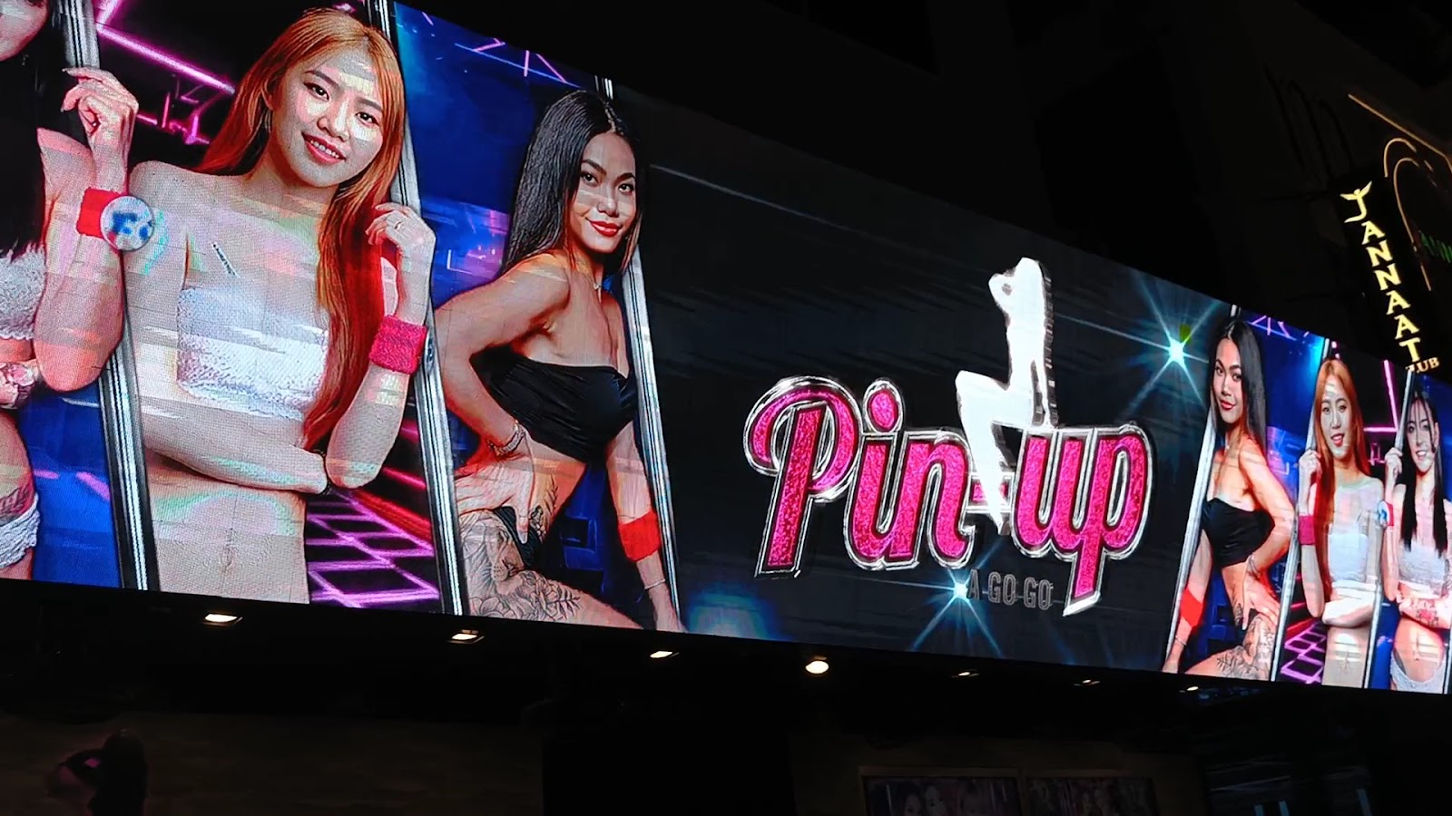 Pin-Up A GO GO photo 8