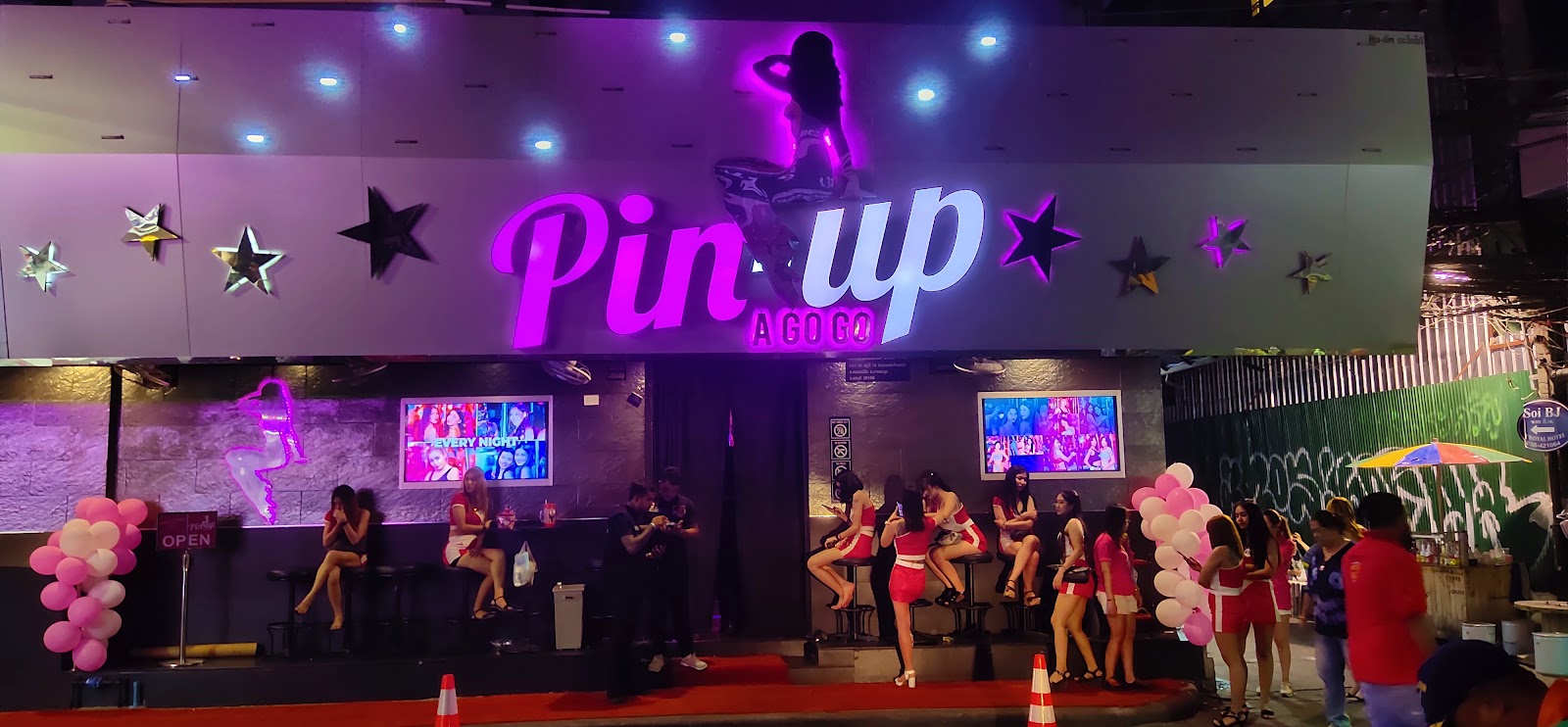 Pin-Up A GO GO photo 9
