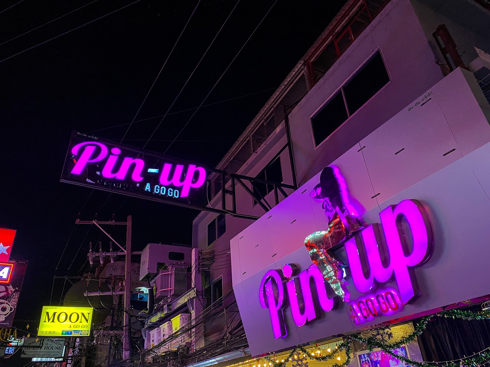 Pin-Up A GO GO photo 5