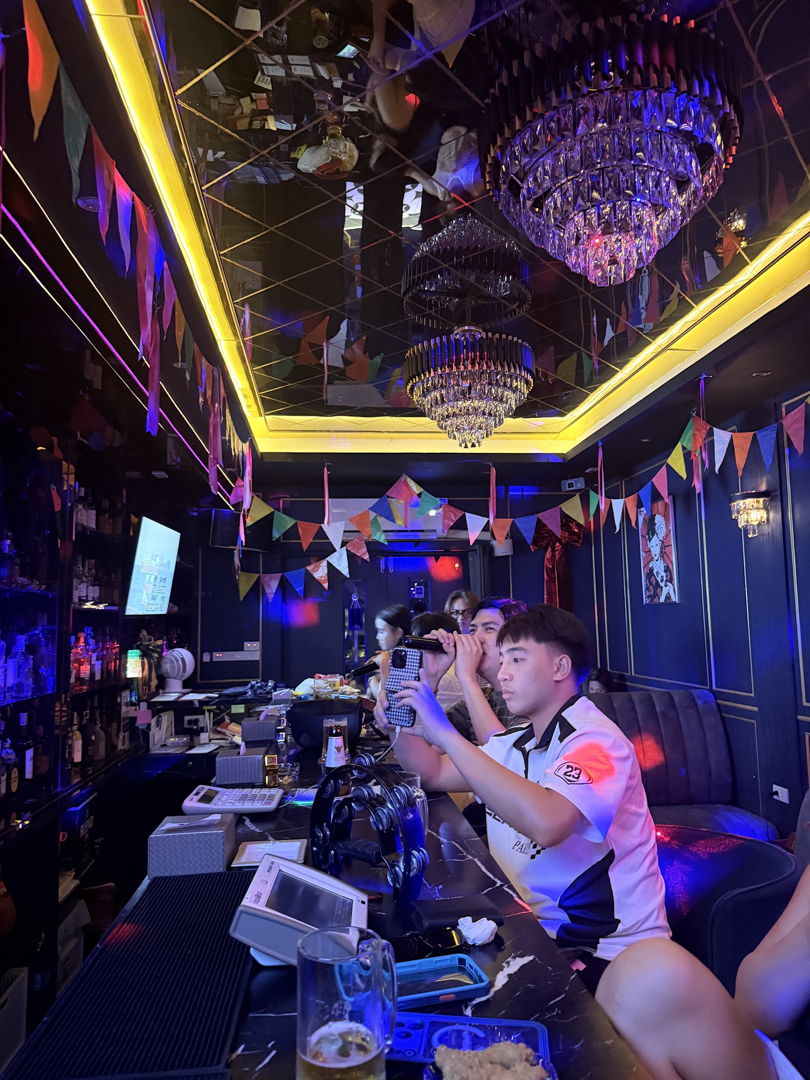 Club GEMS karaoke bar & Lounge カラオケバーラウンジ photo 4