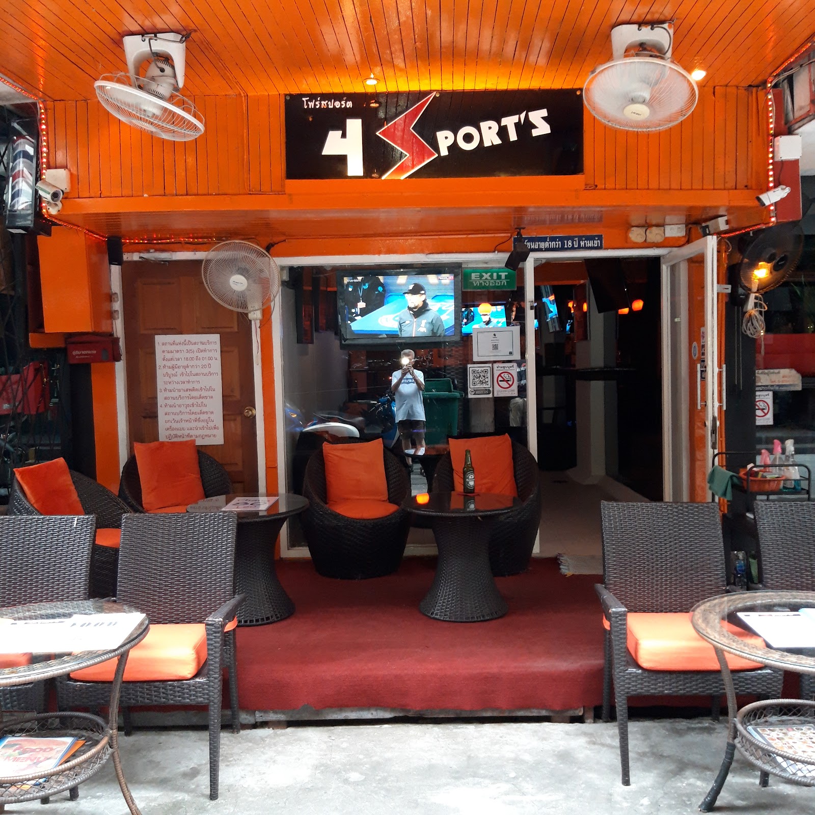 4 Sports Bar photo 3