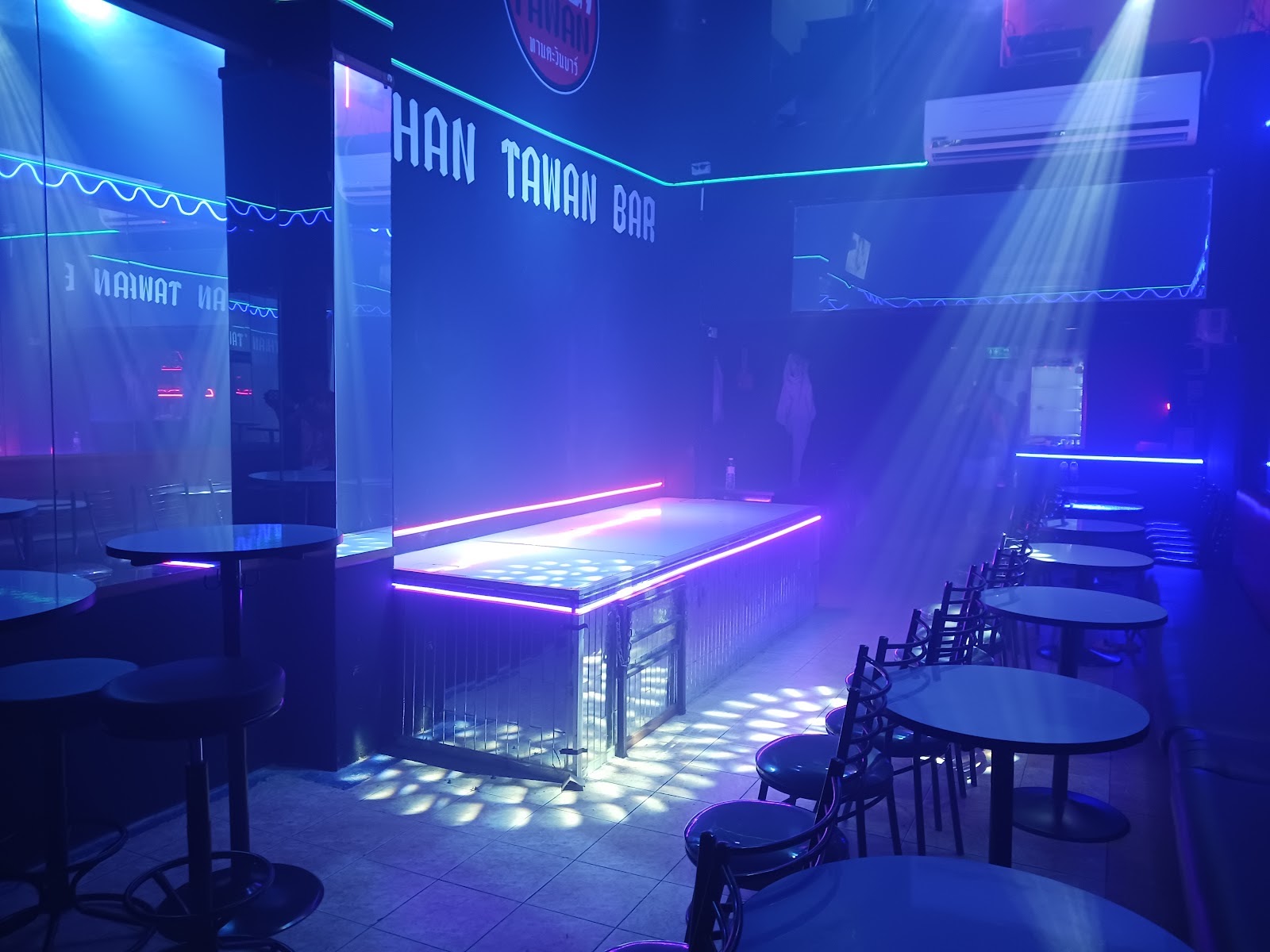Tawan Bar photo 5