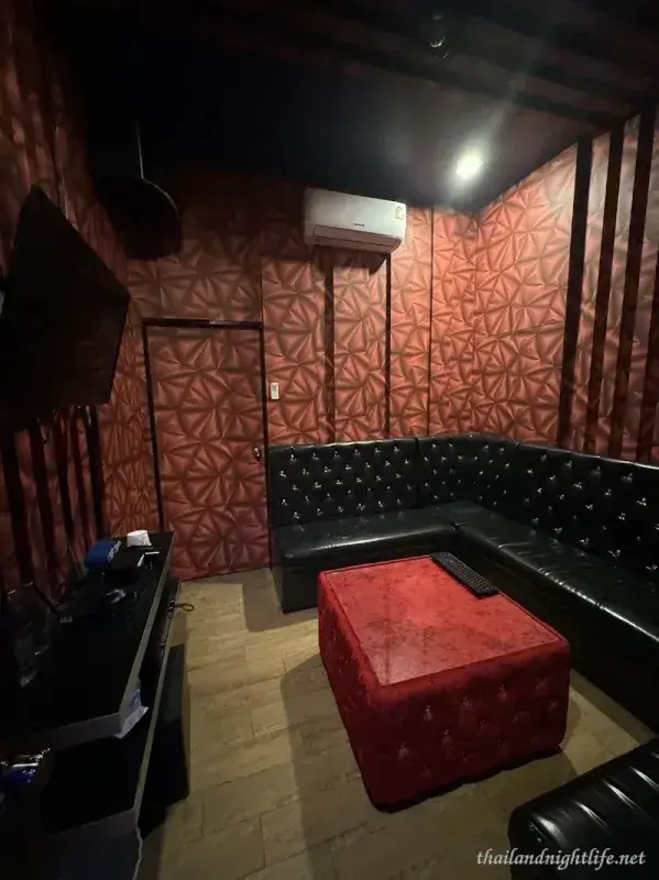 Space club & karaoke