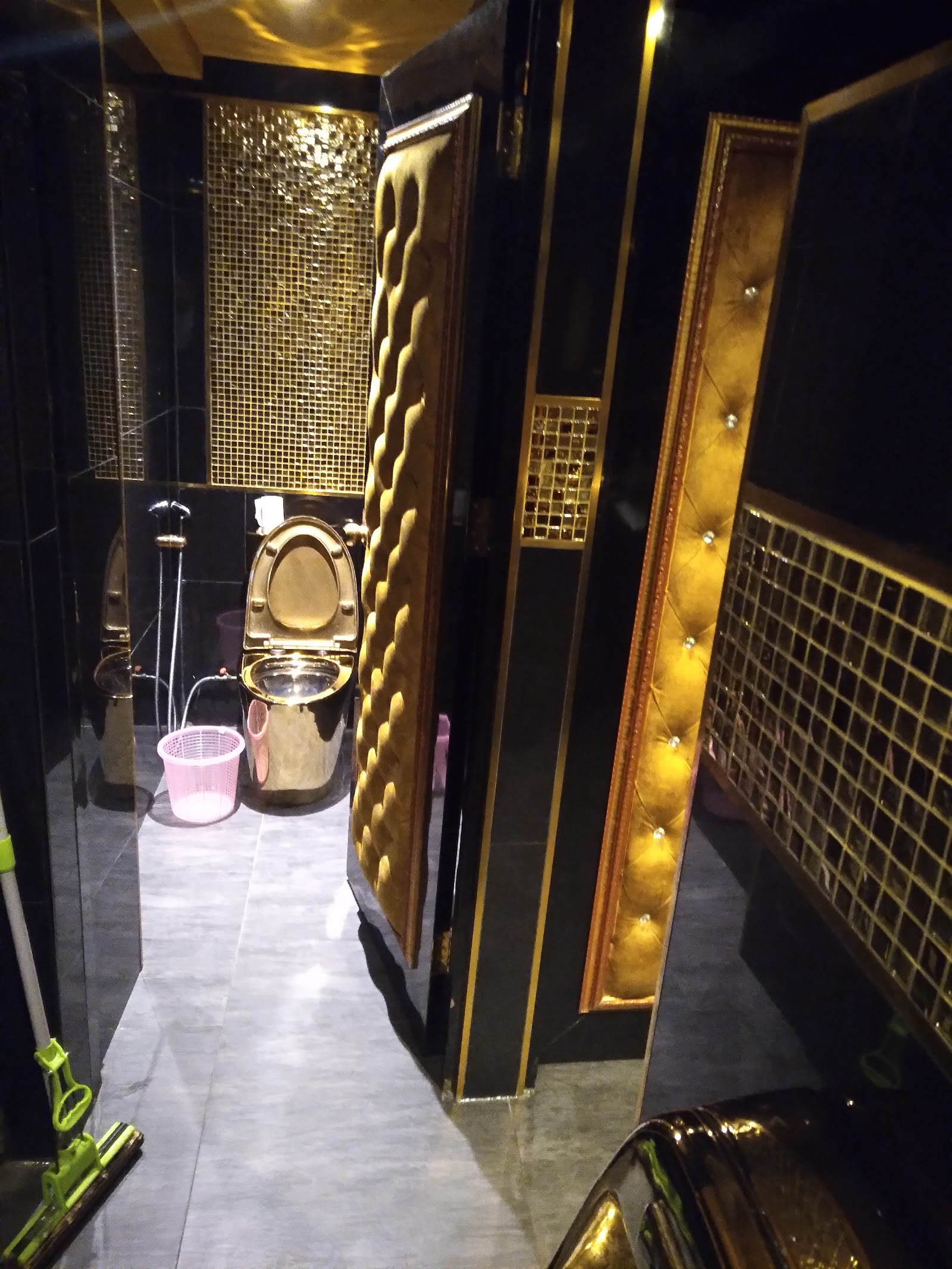 High Rollers Sports Bar And Gentleman's Club photo 2