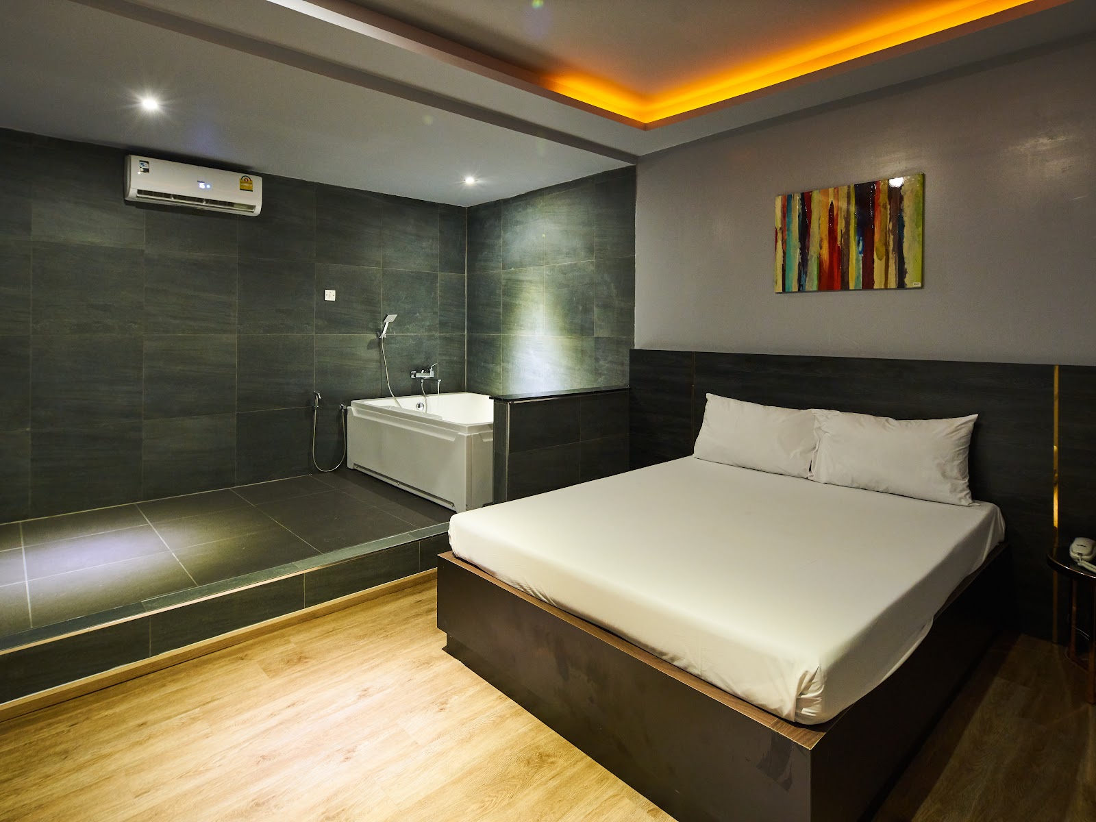 Colonze 4 Massage photo 2