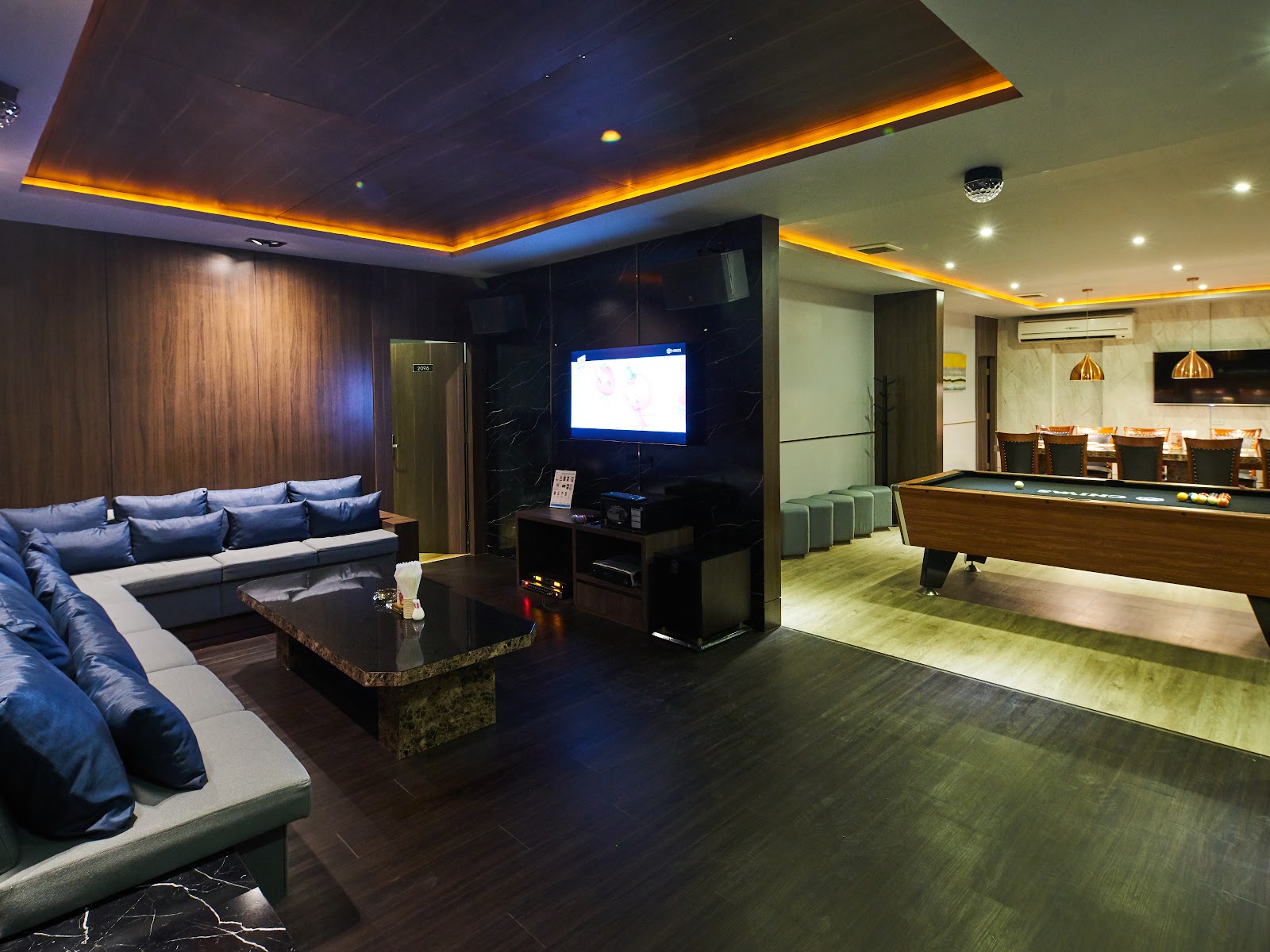 Colonze 4 Massage photo 3
