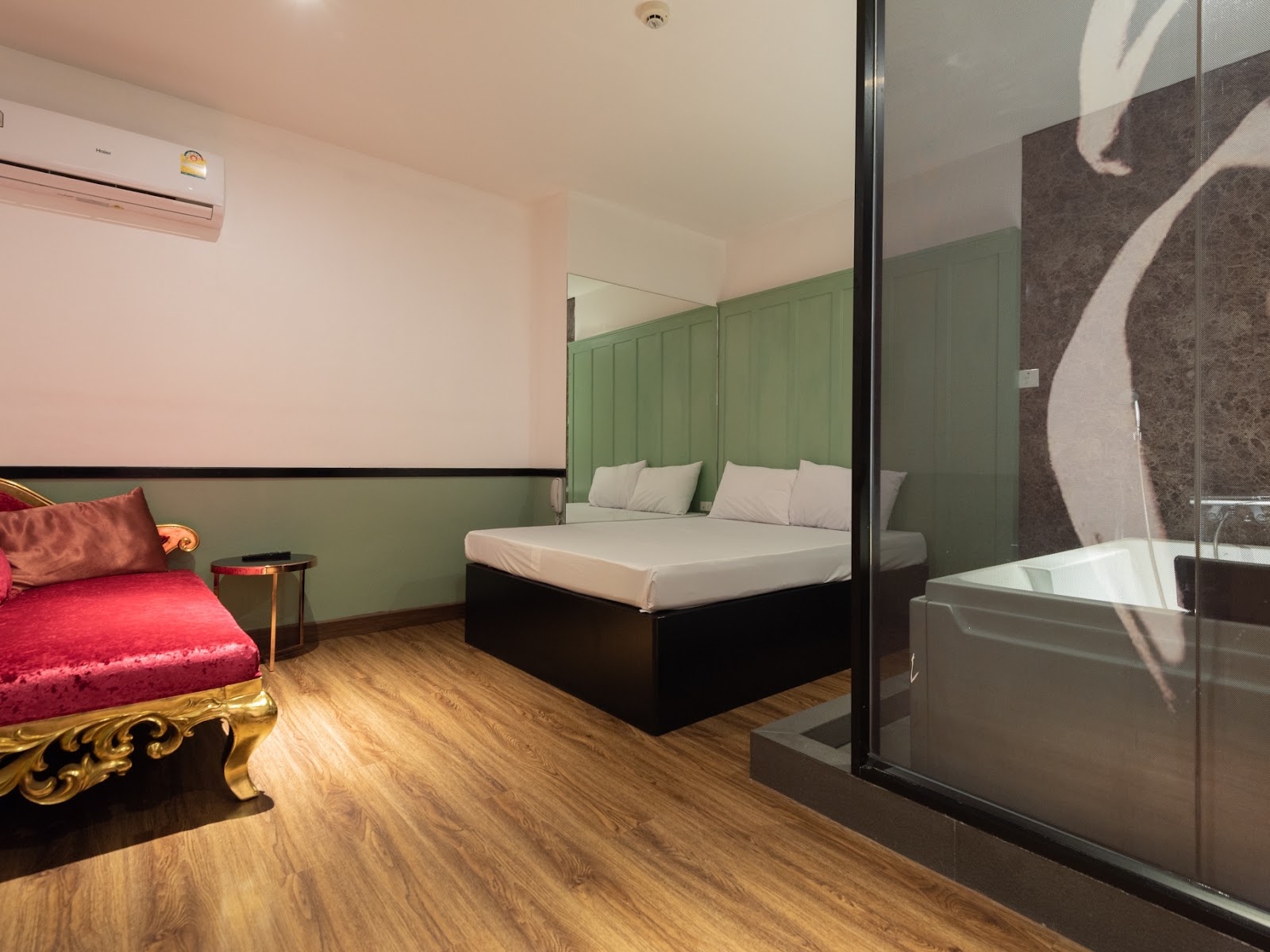 Colonze 4 Massage photo 9