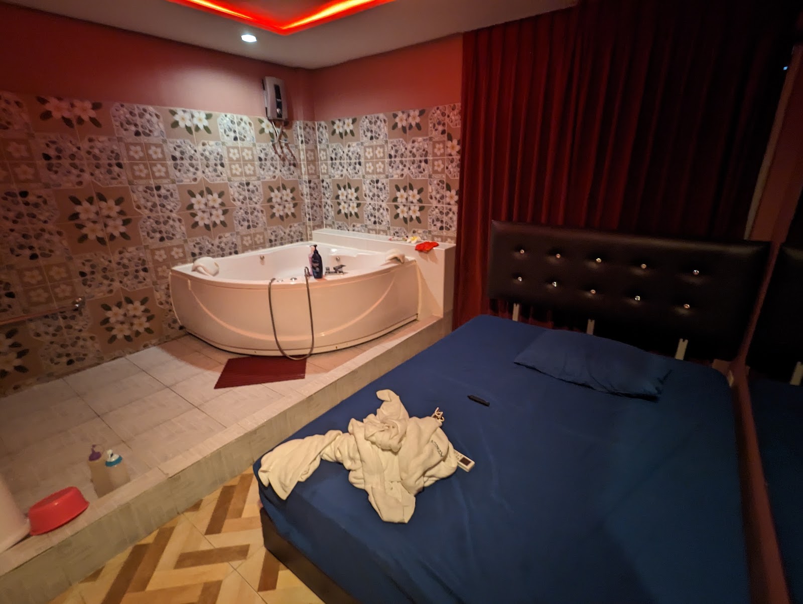 Rakuen Massage photo 6
