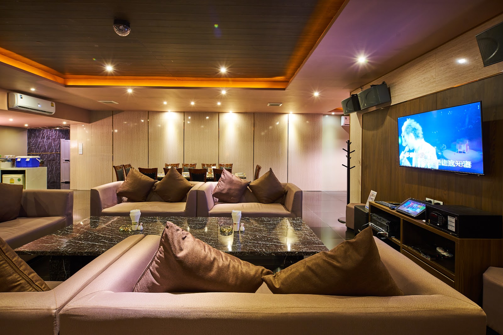 Colonze Massage & Entertainment photo 3