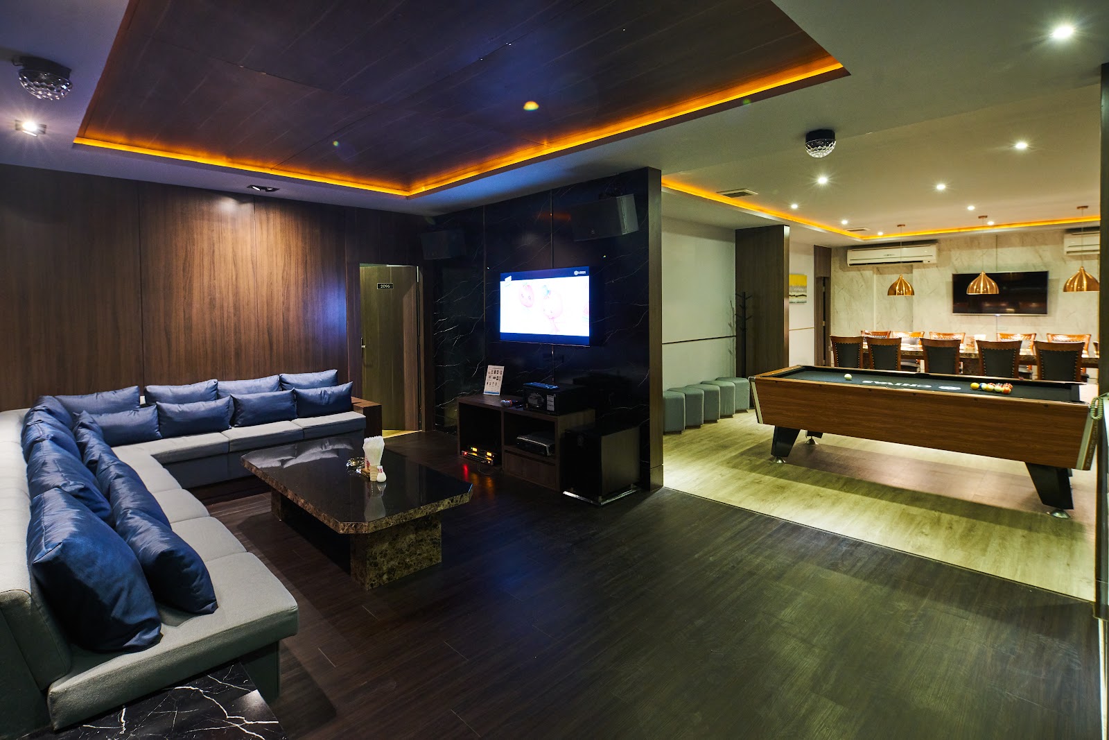 Colonze Massage & Entertainment photo 19