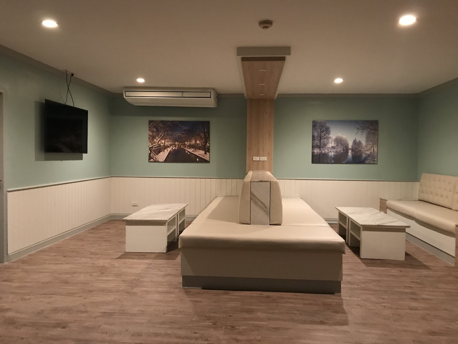 Melrose Plaza - Massage Parlor photo 5