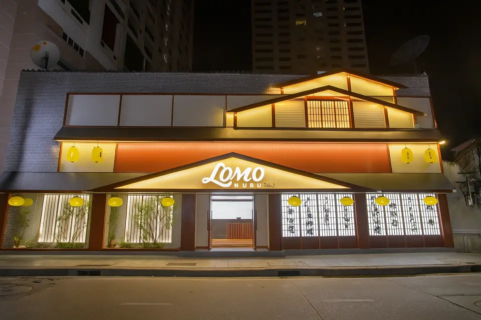 Lomo Nuru Massage