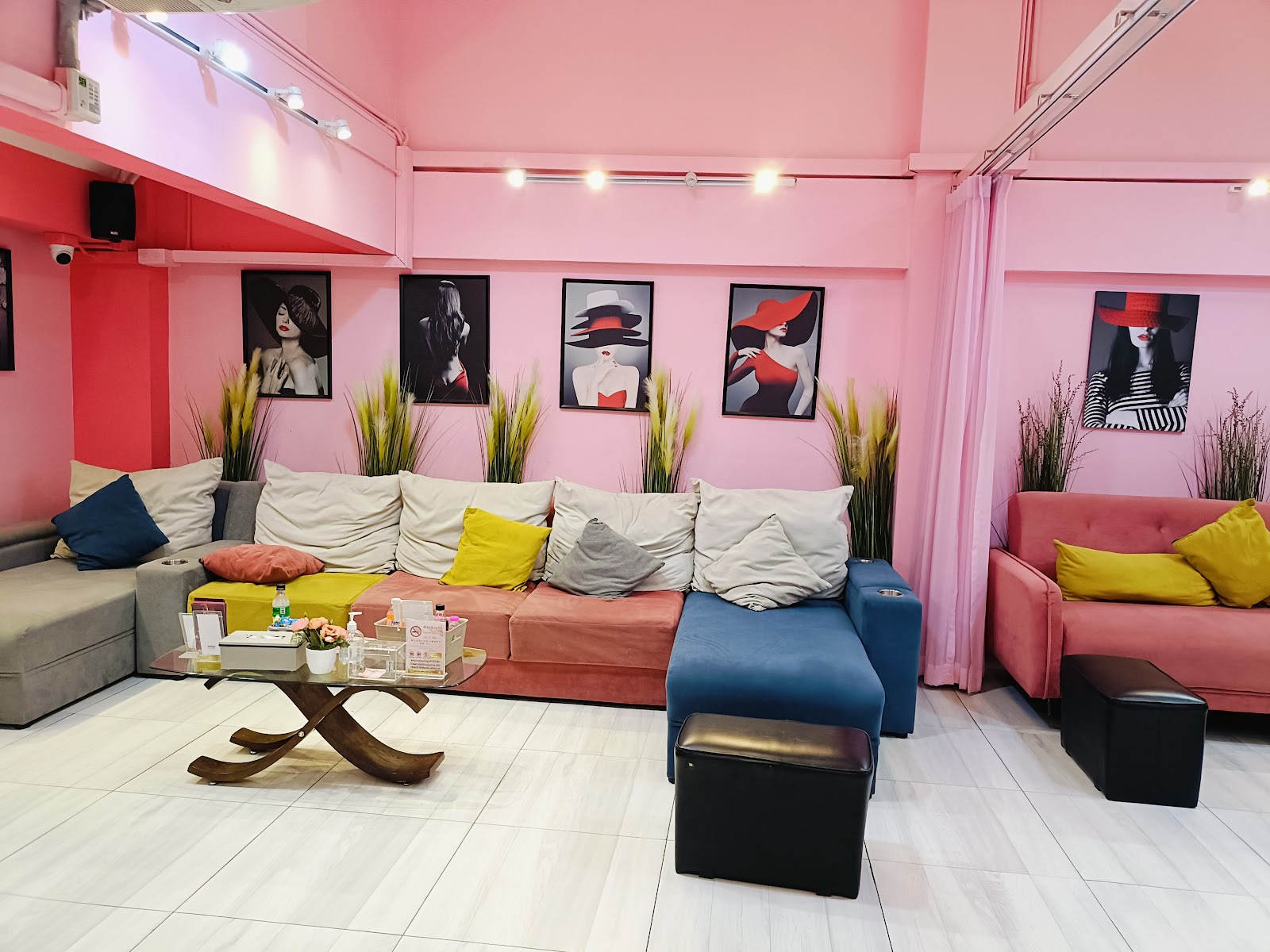 Pink X Station photo 7