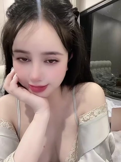 Valentine Pinklao photo 2