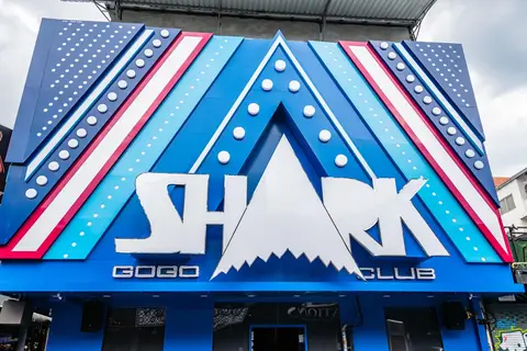 SHARK GOGO CLUB