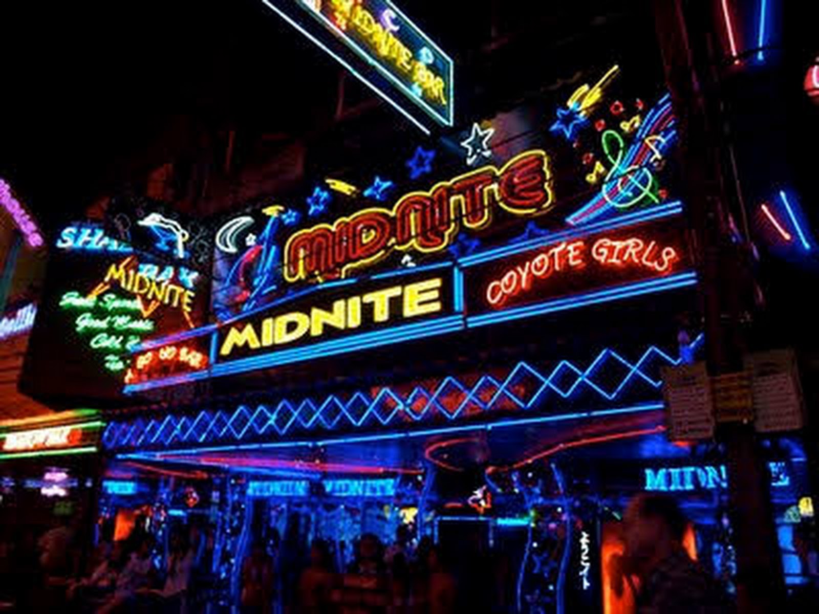 Midnite Bar photo 4