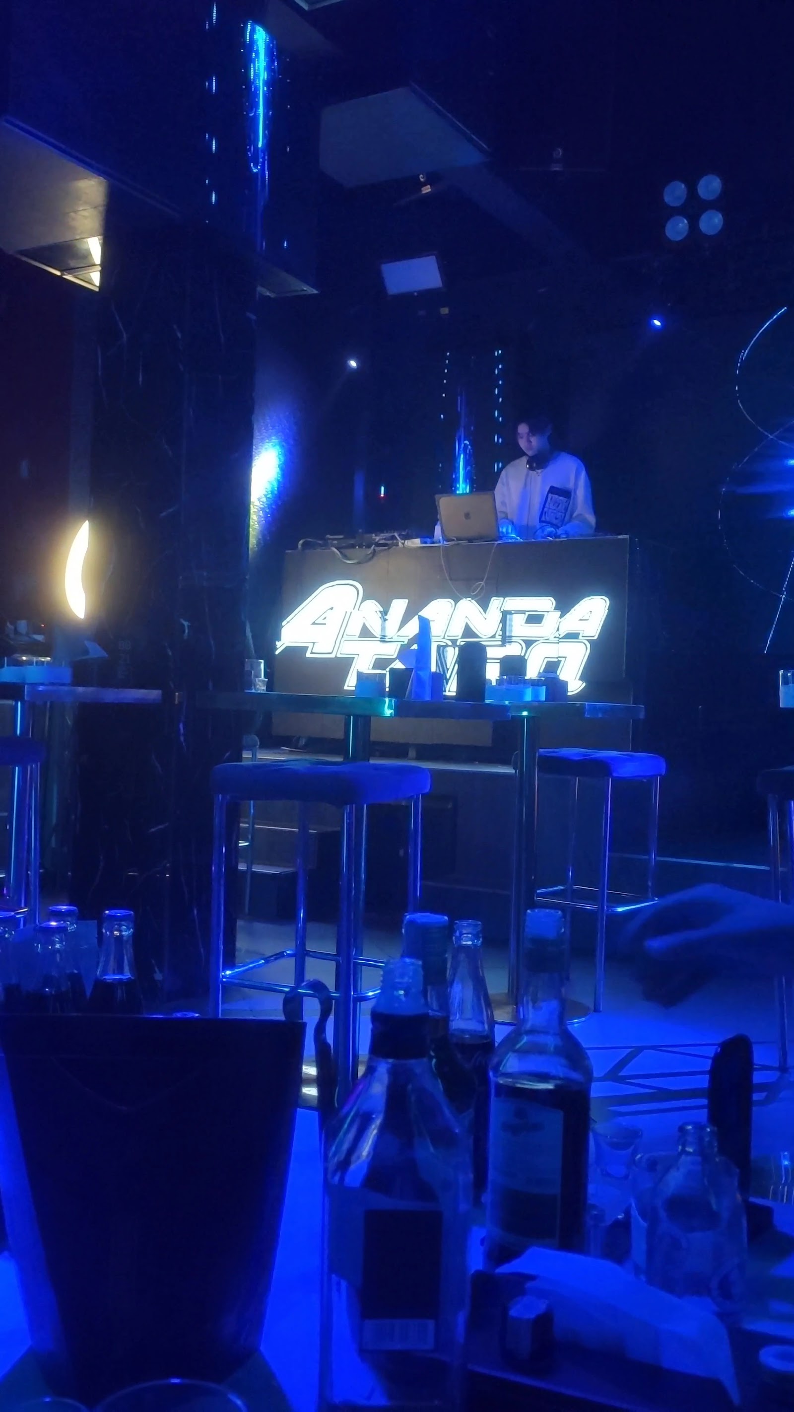bleublackbar photo 9