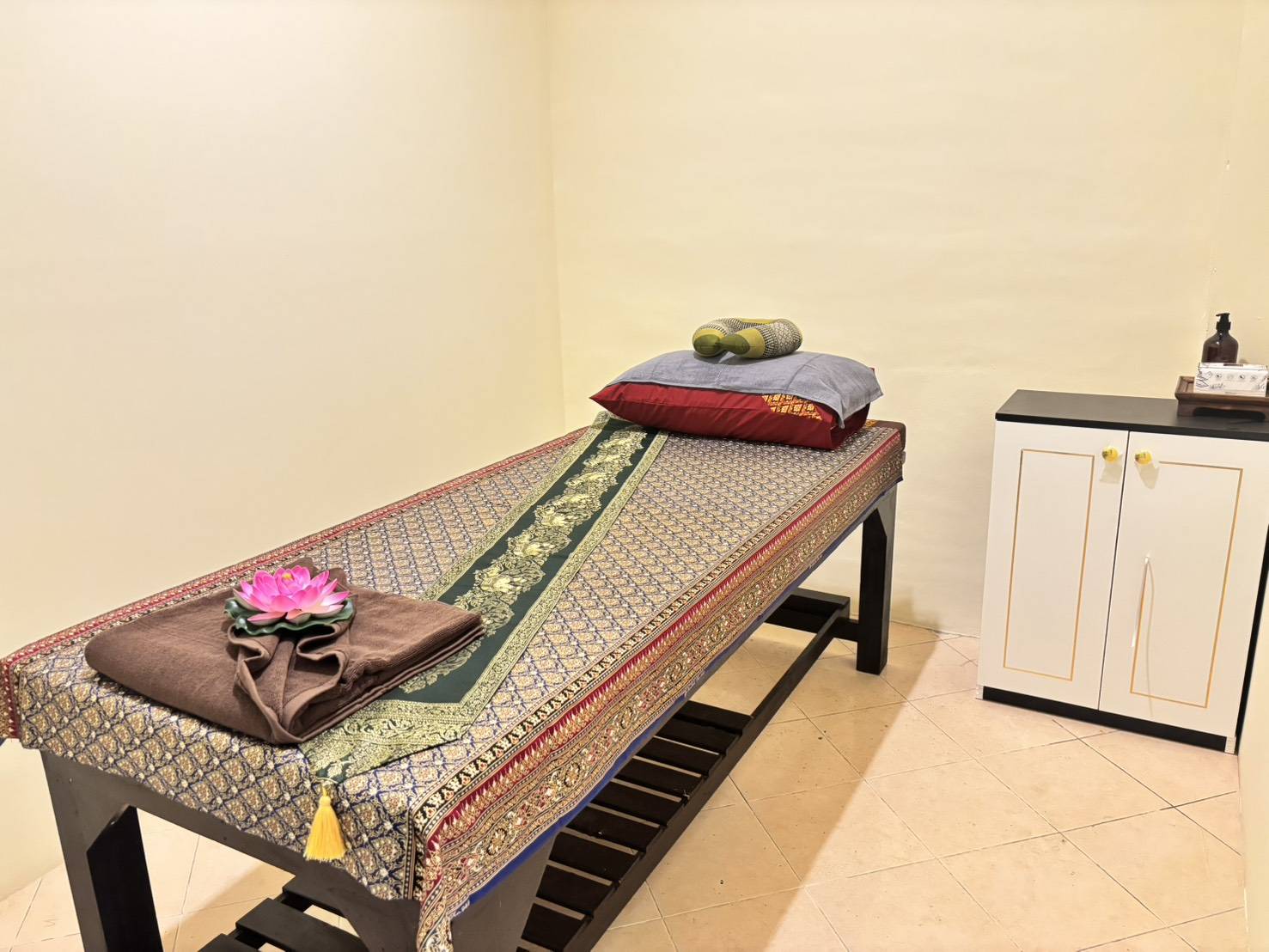 Pikul Tong Massage for Health (Nanam Red - Bang Plee Mai)