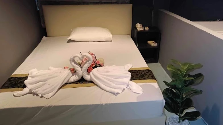 Lunar Nuru Massage photo 4