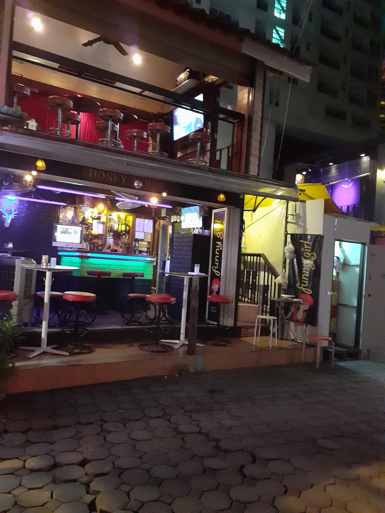 Butterfly Bar photo 10