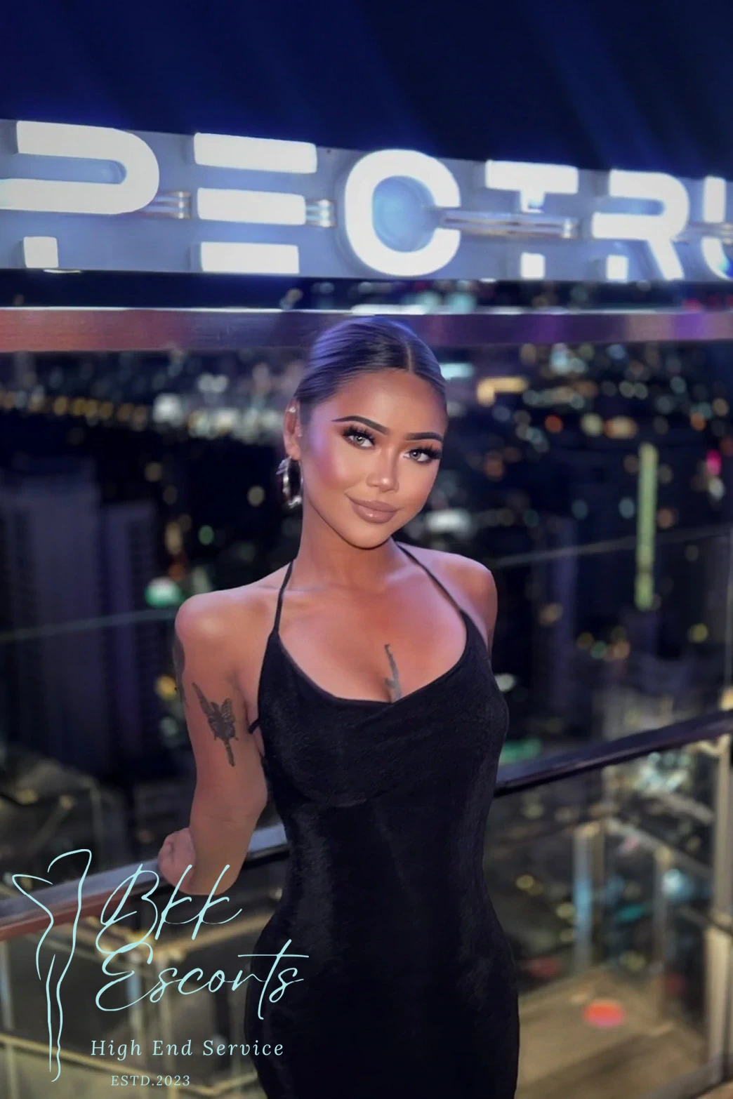 Larissa photo 8