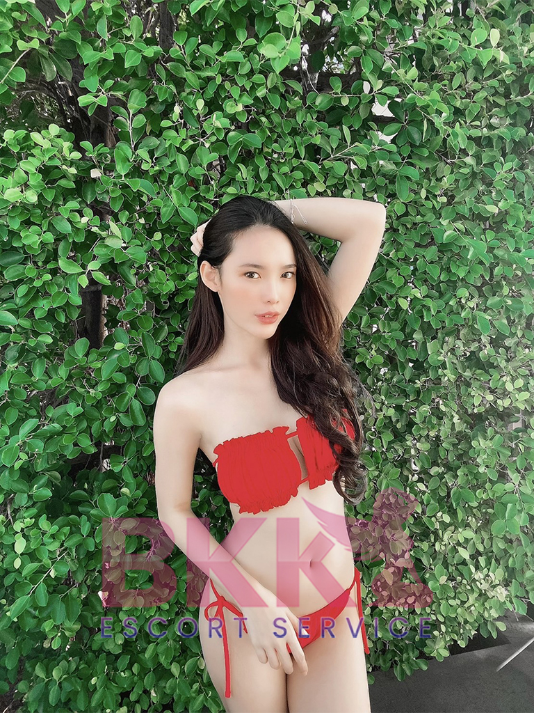 Jennifer photo 6