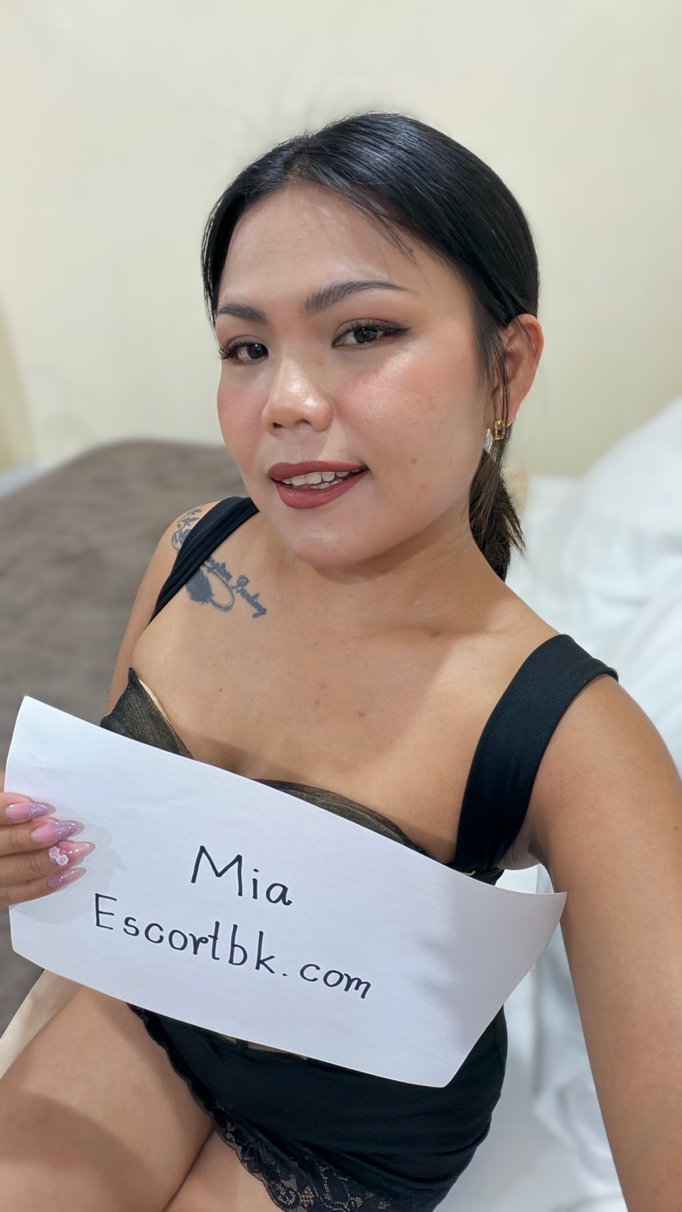 Mia photo 10
