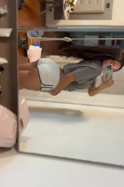 Charlotte photo 9