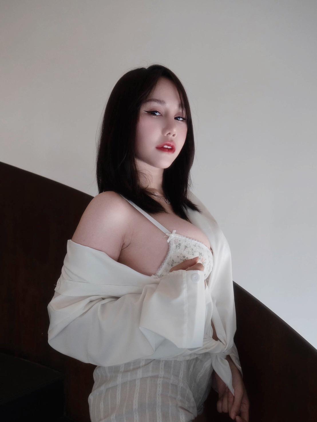 Yumi photo 15