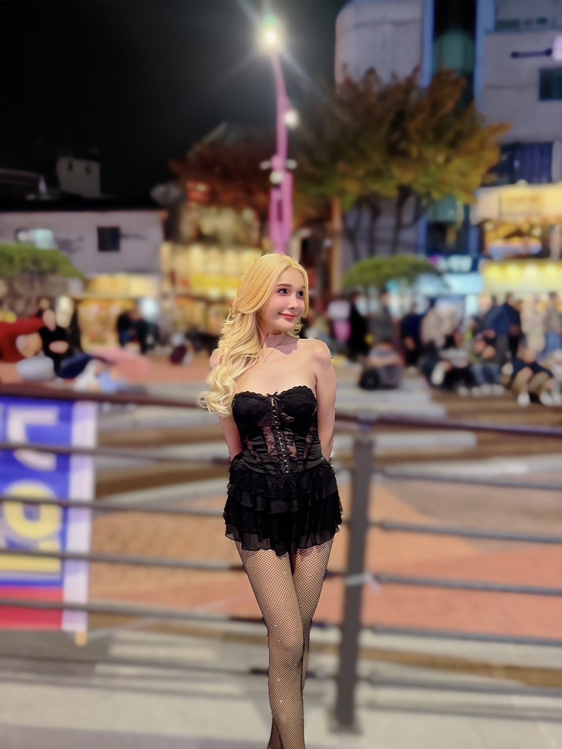 Naomi photo 15