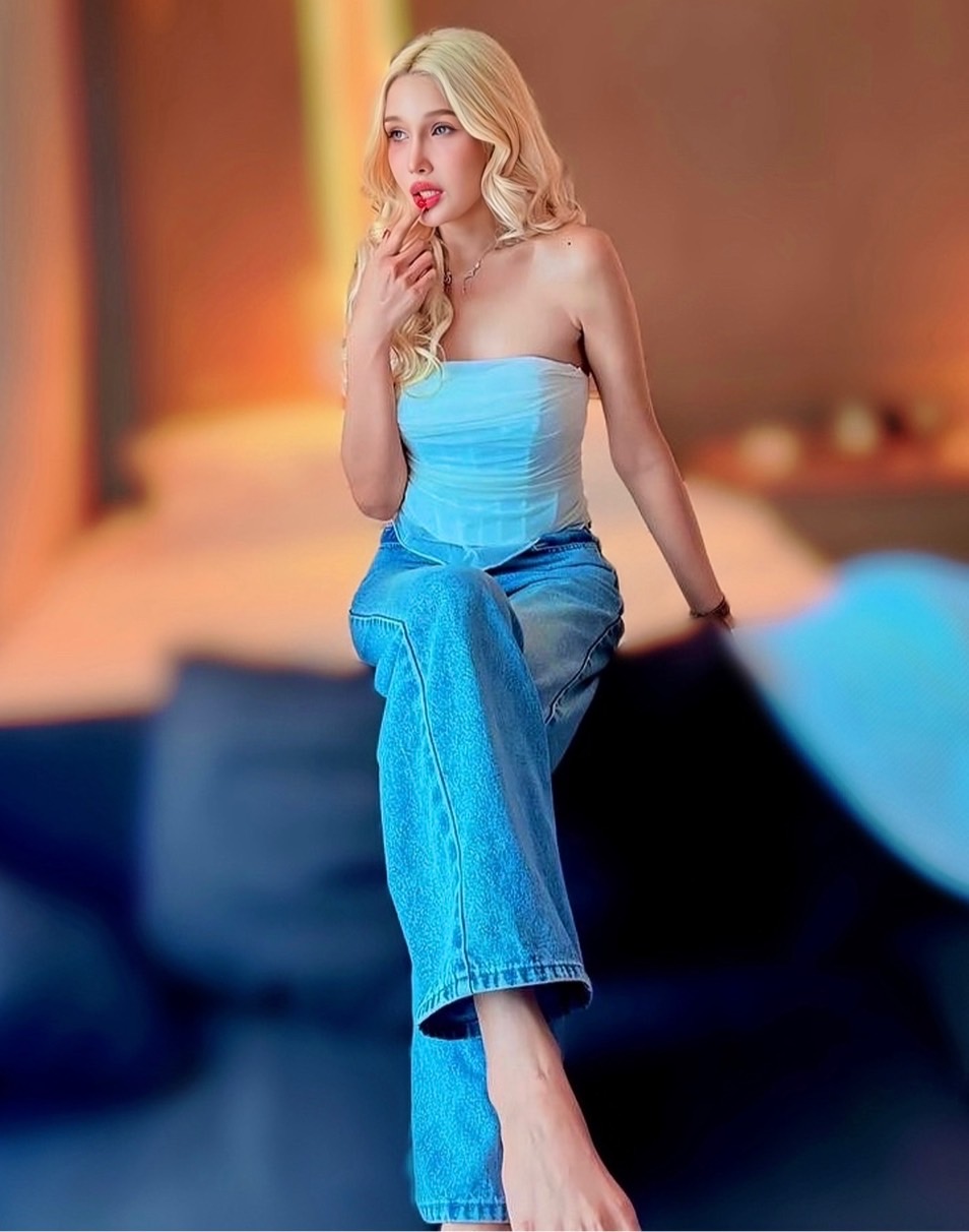 Naomi photo 4