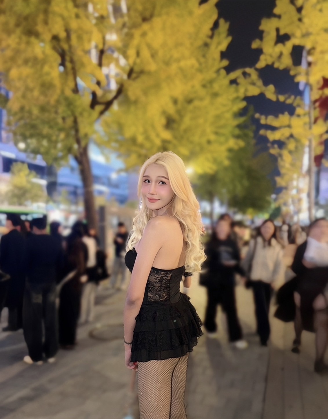Naomi photo 20