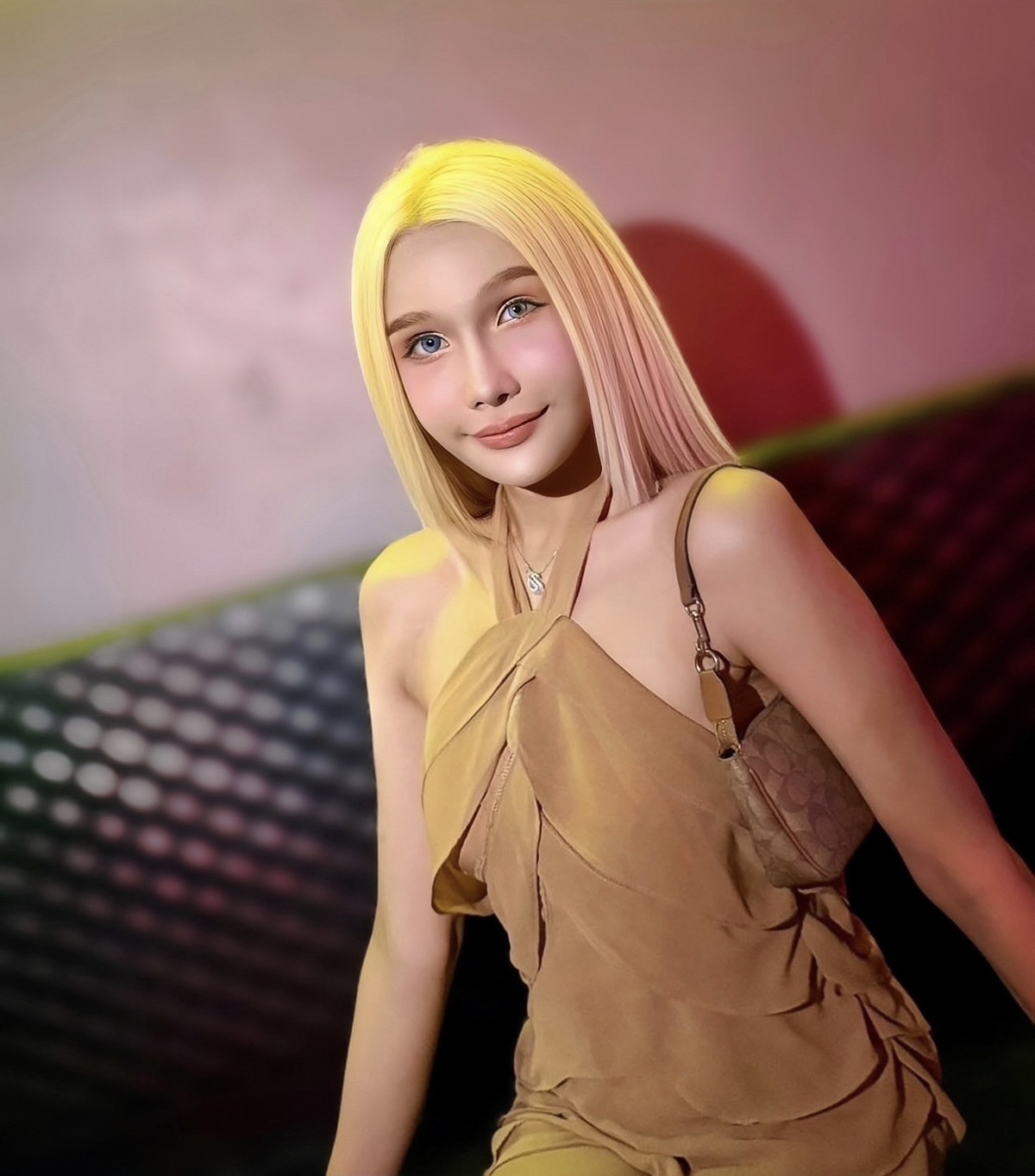 Naomi photo 18