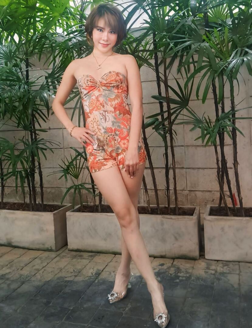 Claudia photo 4
