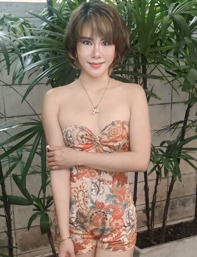 Claudia photo 2