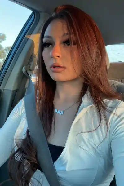 Olivia photo 9
