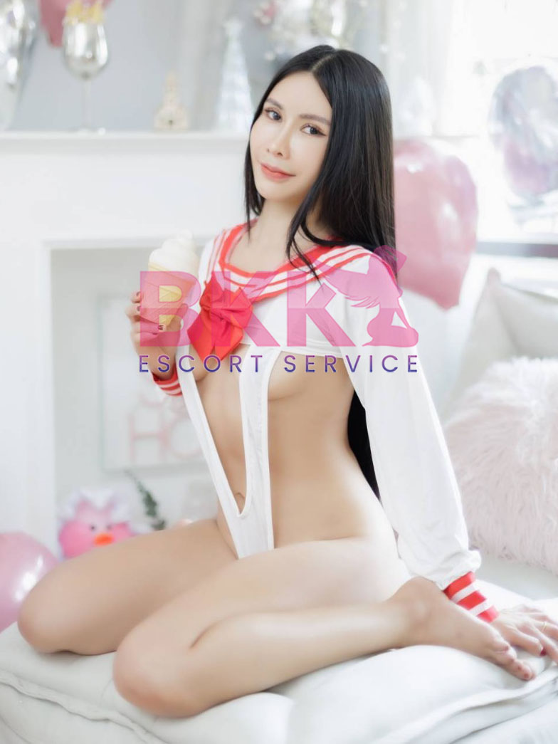 Nicole photo 2